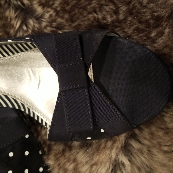 Women's heels Navy Suede and White Polka Dot size 9M by Unlisted - Picture 2 of 5